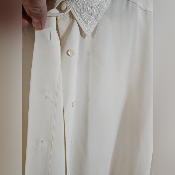 Vintage 80s Alfred Dunner 16 White Blouse Embroidered Collar Hidden Button Front - Picture 5 of 8